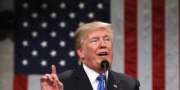 US judge ruled that Trump administration is temporarily allowed to continue mass firing of federal employees