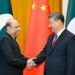 Xi Jinping talks to the Pakistani president