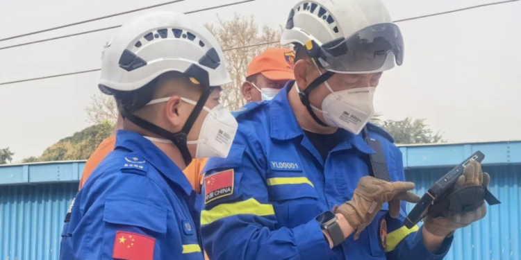 Chinese rescue team rescues 1 survivor in Mandalay, Myanmar