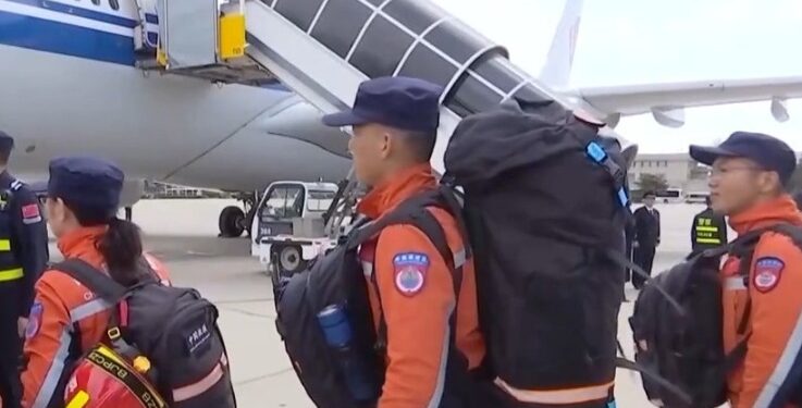 Chinese rescue team went to Myanmar earthquake-stricken area to rescue: do their best to rescue trapped people