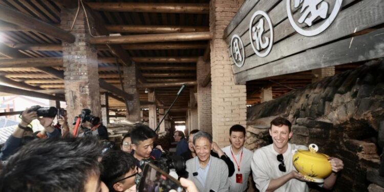 Evan Kyle’s Dehua Tour starts a cultural journey of peace and friendship