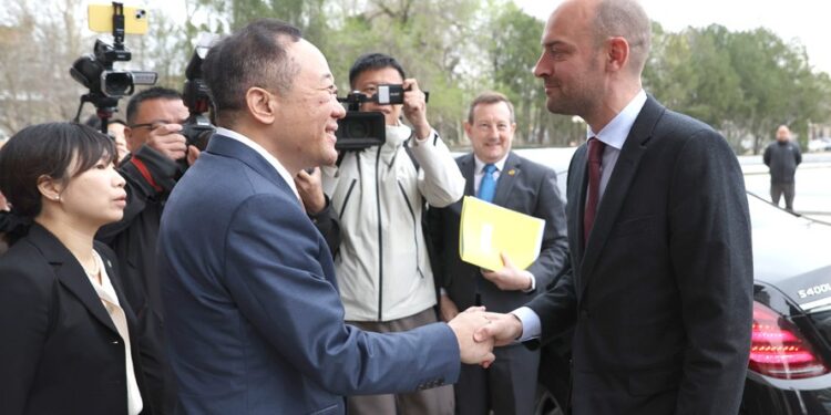 French Foreign Minister Barrow visits Beijing Language and Culture University