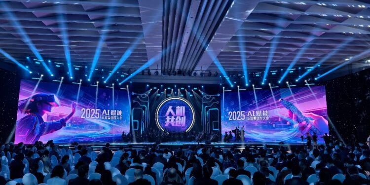 “Human-machine Co-creation 2025 AI Empowering Positive Energy Creation Conference” was held in Nanning, Guangxi