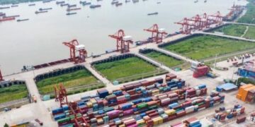 In 2024, my country’s port cargo throughput and container throughput continue to rank first in the world
