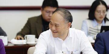 [Representatives and Delegates said]Li Shufu, a member of the National Committee of the Chinese People’s Political Consultative Conference: Automobile companies cannot simply fight “price wars” and should pay more attention to technical quality and morality.