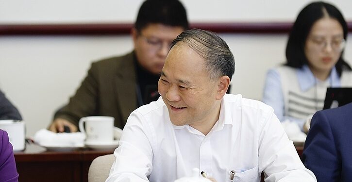 [Representatives and Delegates said]Li Shufu, a member of the National Committee of the Chinese People’s Political Consultative Conference: Automobile companies cannot simply fight “price wars” and should pay more attention to technical quality and morality.
