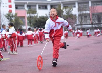 Representatives and deputies discuss teenagers’ exercise: make children move, play and laugh