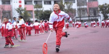Representatives and deputies discuss teenagers’ exercise: make children move, play and laugh