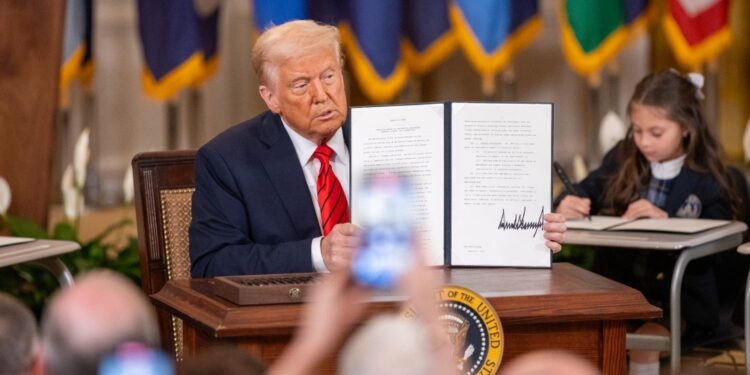 Russia confirms Putin sends portraits to Trump