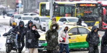Snowfall and cooling in Urumqi