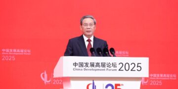 The Chinese Prime Minister undertakes to continue the opening in the face of growing global uncertainty