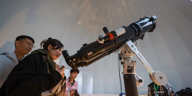 The Star and Moon Myth opens the March celestial theatre, and you are expected to see Saturn’s halo “disappear”