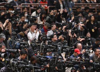 The international community hotly discusses the government work report: the economic prospects are encouraging and development policies are worth learning from