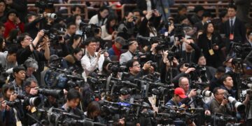 The international community hotly discusses the government work report: the economic prospects are encouraging and development policies are worth learning from