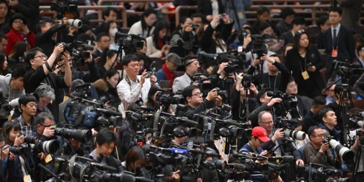 The international community hotly discusses the government work report: the economic prospects are encouraging and development policies are worth learning from