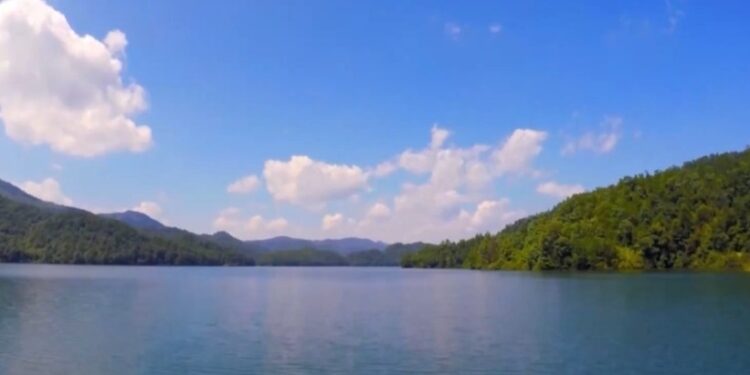 The sky is bluer and clearer, the water is clearer. From the monitoring data, the “appearance” of beautiful China is improved