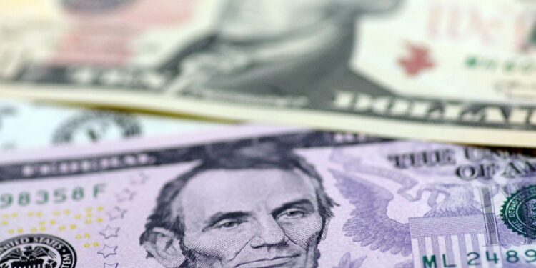 US media: American consumers begin to “panic”