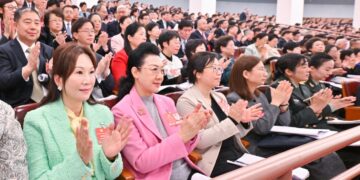 [World to see the two sessions]Senior British Chinese observer: Chinese-style modernization brings new opportunities and new choices to the world