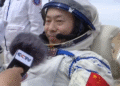 Astronaut Cai Xuzhe successfully exited the cabin: the bright Chinese red is the brightest color in space