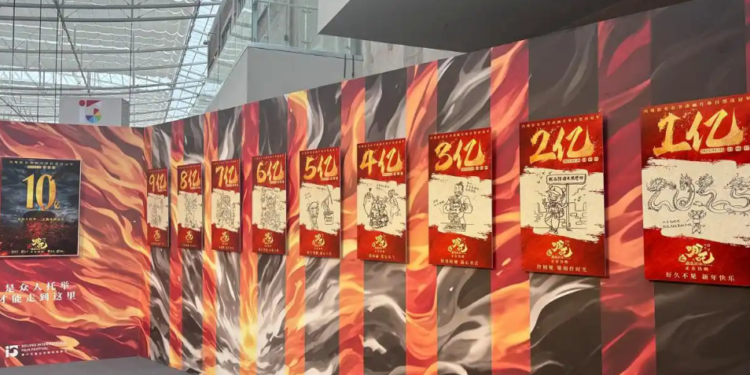 Beijing International Film Festival: “Nezha 2” hand-painted poster exhibition opens to the public