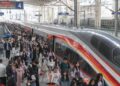 China Railway welcomes peak passenger flow during the Qingming Festival holiday
