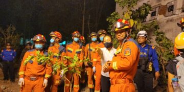 Chinese rescue team rescued 4 survivors in Myanmar within 7 hours