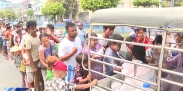 Deliver medical treatment to the victims and Chinese rescue teams were voluntary for medical treatment in the streets of Mandalay, Myanmar