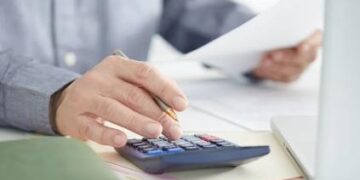 In March, fiscal revenue growth turned from negative to positive, and key areas of fiscal expenditure were well guaranteed.