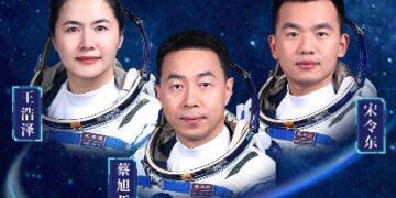 Shenzhou 19 astronaut crew safely and smoothly