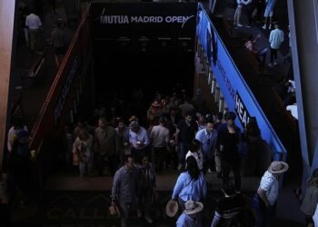 Spain and Portugal have suffered the worst power outage in history, traffic paralyzed, communication collapsed, people fled supplies