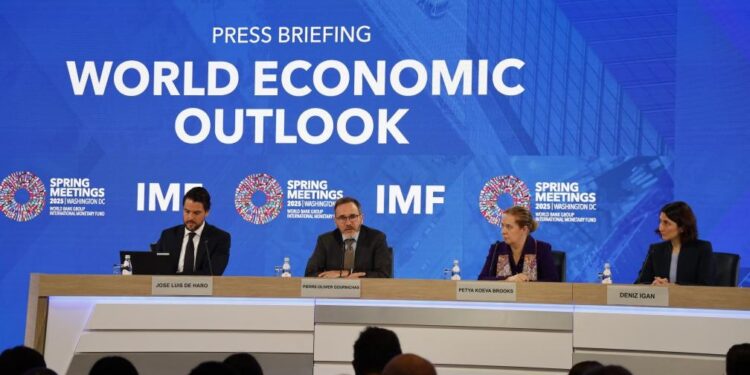 The IMF revives its global growth forecasts to 2.8 % for 2025 due to the increase in customs duties