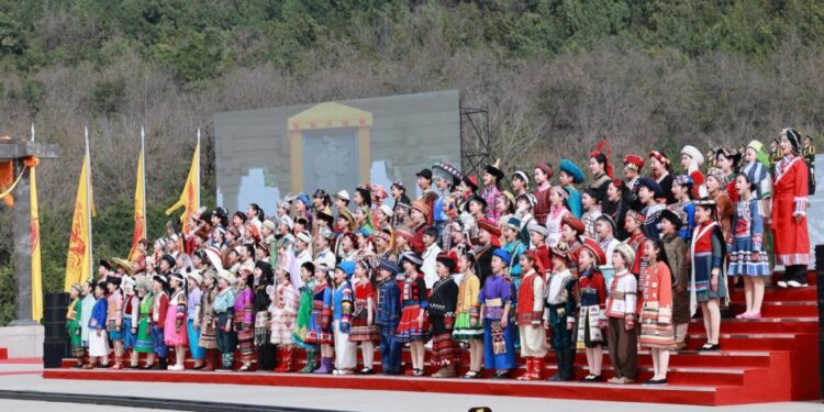 The ceremony of public worship of Emperor Xuanyuan in the Qingming Festival in the year of Yisi was held in Huangling, Shaanxi
