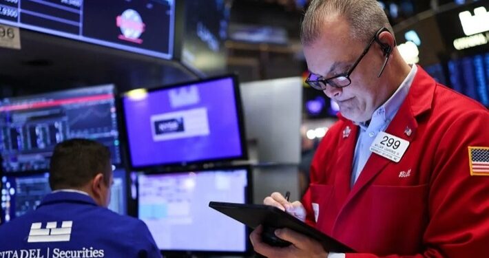 The three major U.S. stock indexes closed down on the 4th and the Nasdaq entered a bear market