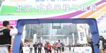 The world’s first human-machine marathon runs together will start in Yizhuang on the 13th