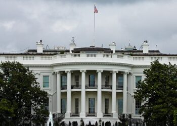 Trump extends federal government civilian employee recruitment freeze to July