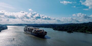 Trump’s voice: US ships pass free of charge in Panama and Suez Canal