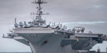 Video丨US aircraft carriers are soaked in US$60 million to avoid Houthi attacks, causing fighter planes to fall into the sea