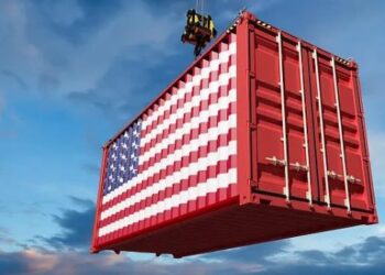 Who will pay for the tariffs? Three people on the streets of the United States talk about different views on tariffs and economy