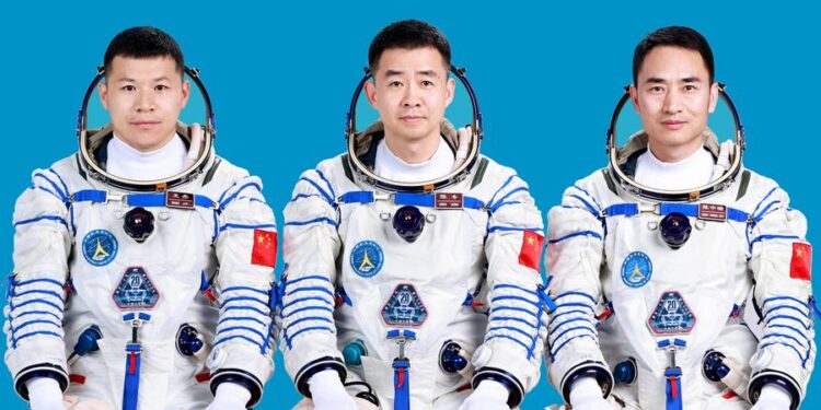 The astronauts of Shenzhou-20 send their wishes from the Chinese space station on the occasion of childhood day