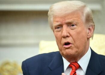 Trump says it will ban Iranian oil buyers from doing business with the United States