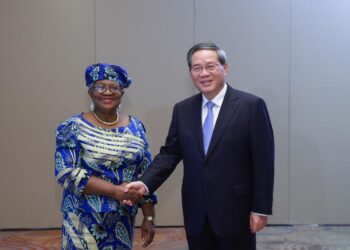 China is ready to work with the international community to put the global economy back on rails