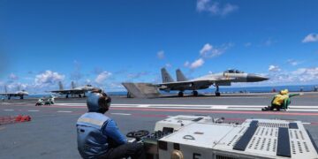 Return of Chinese aeronaval groups after high seas training