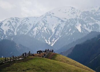 The Xinjiang reveals six new scenic roads to stimulate tourism