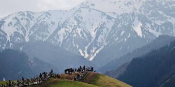 The Xinjiang reveals six new scenic roads to stimulate tourism