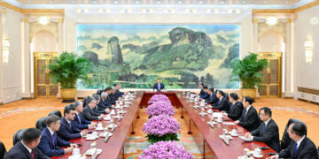 Xi Jinping meets the heads of foreign delegations participating in the meeting of the Council of Foreign Affairs of the OCS