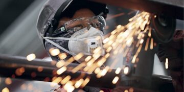 To internately, foot to the floor