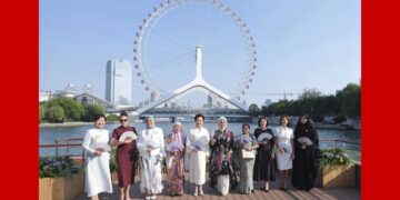 Peng Liyuan invites the wives of foreign leaders participating in the top of the OCS to make a cruise in Tianjin