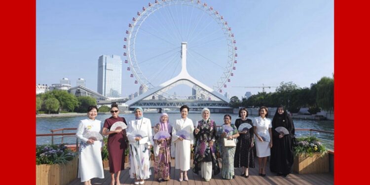 Peng Liyuan invites the wives of foreign leaders participating in the top of the OCS to make a cruise in Tianjin