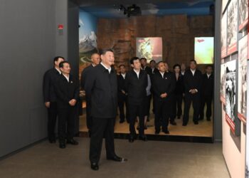 Xi Jinping Visit the exhibition marking the 70th anniversary of the Foundation of the Ouïgou autonomous region of Xinjiang