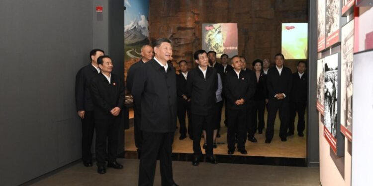 Xi Jinping Visit the exhibition marking the 70th anniversary of the Foundation of the Ouïgou autonomous region of Xinjiang